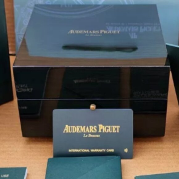 AP Audemars Green Wooden Watch box storage - Picture 3 of 6